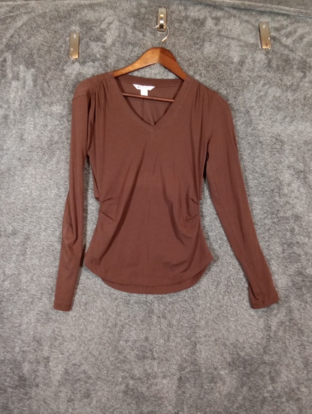 Athleta Womens XxS Brown Ruched V Neck Long Sleeve Top Neutral Fitted Fall